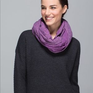 Lululemon vinyasa scarf rulu grey and purple
